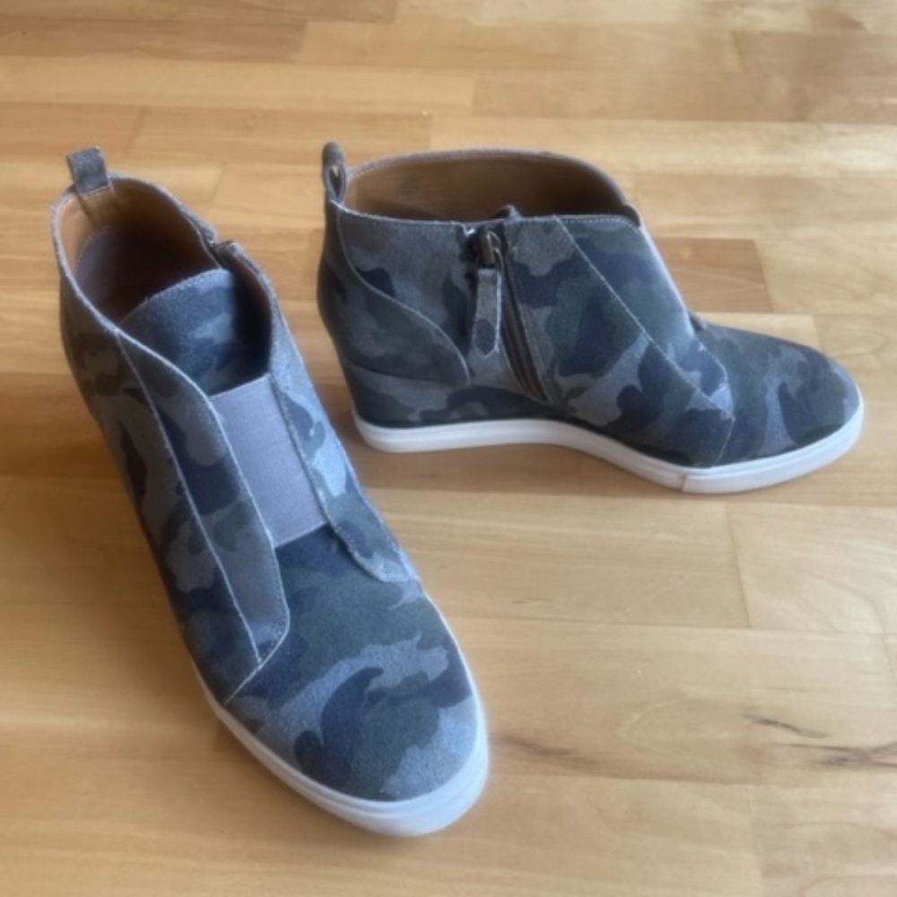 Linea Paolo Felicia Wedge Sneaker in Camo print